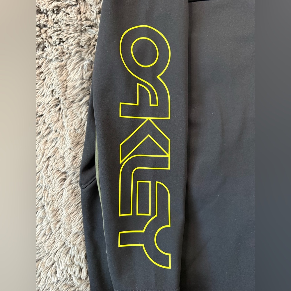 Oakley Performance Fit Hooded Softshell Jacket Bl… - image 9